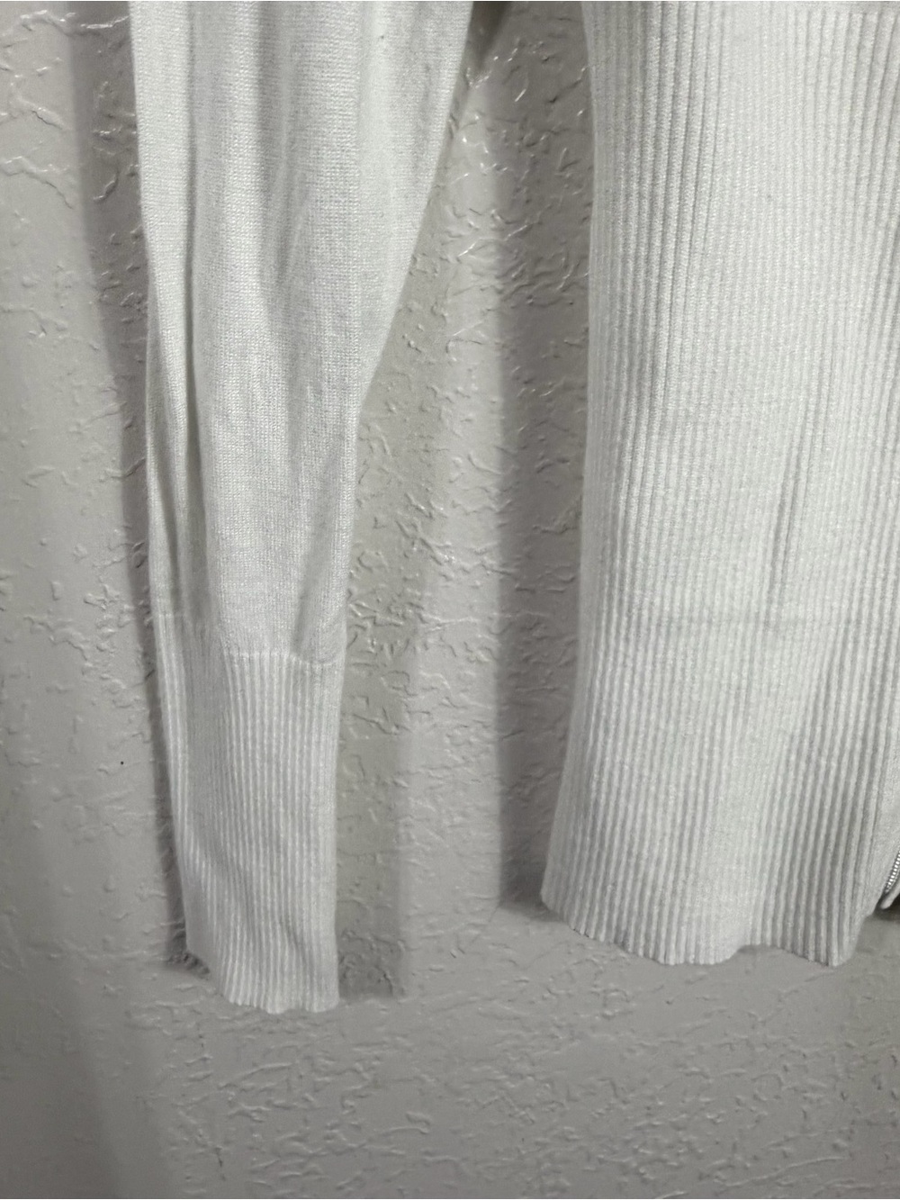 GUESS White Ribbed Zip-Up Knit Jacket Rhinestone Triangle Logo Small Y2K - Picture 7 of 10